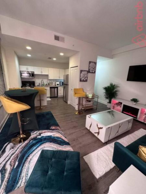 Luxurious 2 Bedroom Downtown City Views!